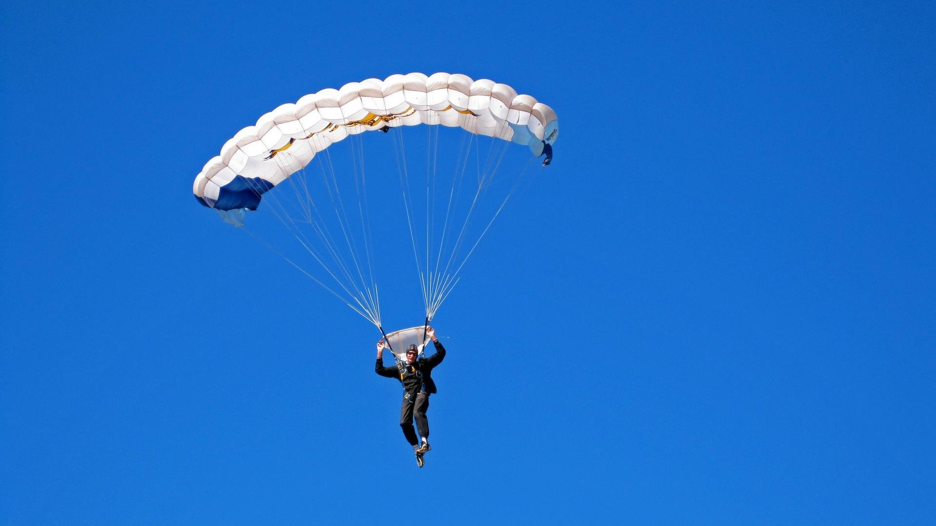 爱游戏大厅-多特防线告急！施洛特贝克或缺席欧冠战曼城，德国施洛特集团